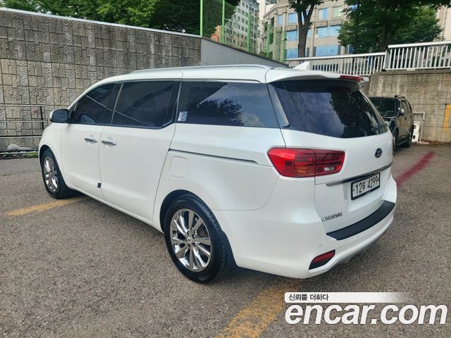 Kia Carnival 9-Seater Prstige — пробег 193 200 км — фото 5 из 5