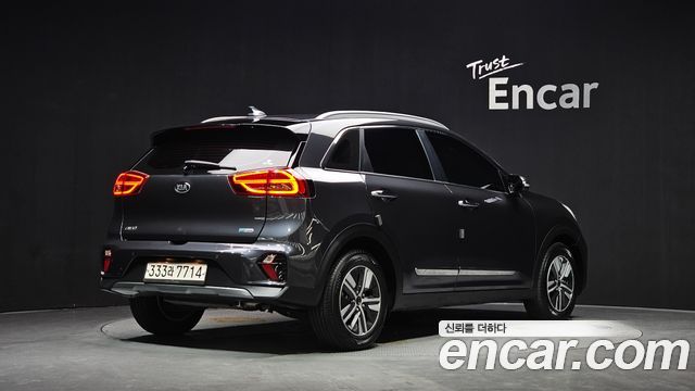 Kia Niro 1.6 HEV Prestige — пробег 11 880 км — фото 2 из 5