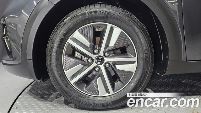 Kia Niro 1.6 HEV Prestige — пробег 11 880 км — фото 5 из 5