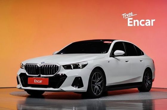 BMW i5 eDrive 40 M Sport — пробег 39 003 км — фото 1 из 5