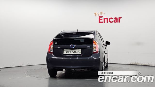 Toyota Prius 1.8 M — пробег 72 552 км — фото 4 из 5