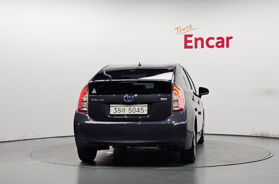 Toyota Prius 1.8 M — пробег 72 552 км — фото 4 из 5