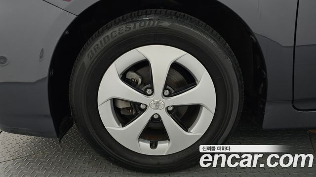 Toyota Prius 1.8 M — пробег 72 552 км — фото 5 из 5