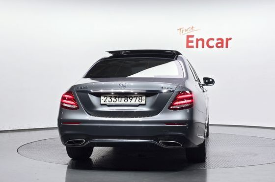 Mercedes-Benz E-Class E300 4MATIC AMG Line — пробег 108 725 км — фото 4 из 5