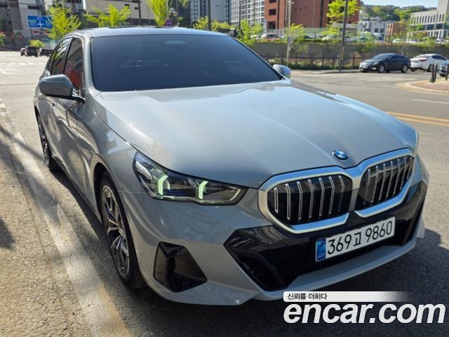 BMW 5-Series 520i M Sport — пробег 1 450 км — фото 1 из 5