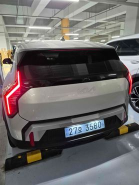 Kia EV3 Standard 2WD Air — пробег 3 865 км — фото 2 из 5