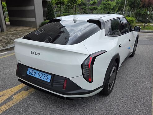 Kia EV4 Long Range 2WD Earth — пробег 650 км — фото 3 из 5