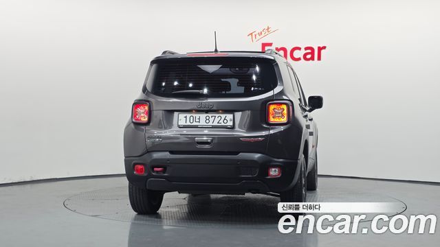 Jeep Renegade 2.0 Diesel Tailhawk AWD — пробег 70 007 км — фото 4 из 5
