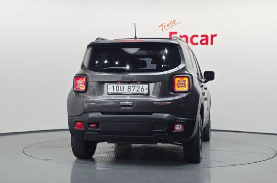 Jeep Renegade 2.0 Diesel Tailhawk AWD — пробег 70 007 км — фото 4 из 5