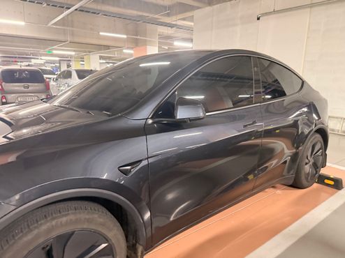 Tesla Model Y Long Range AWD — пробег 21 000 км — фото 4 из 5