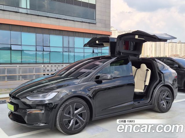 Tesla Model X AWD — пробег 1 069 км — фото 1 из 5
