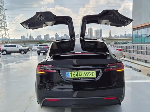 Tesla Model X AWD — пробег 1 069 км — фото 4 из 5