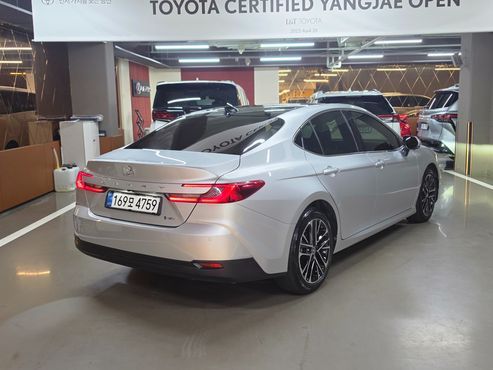 Toyota Camry 2.5 XLE Premium Hybrid — пробег 3 794 км — фото 2 из 5