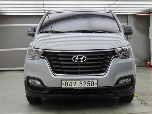 Hyundai Starex Van 5-Seater Style — пробег 135 900 км — фото 2 из 5