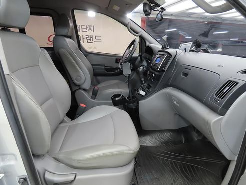 Hyundai Starex Van 5-Seater Style — пробег 135 900 км — фото 5 из 5
