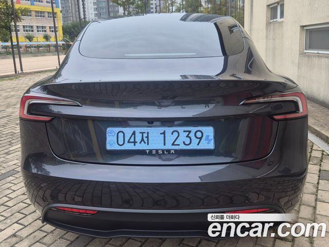 Tesla Model 3 스탠다드 RWD — пробег 980 км — фото 2 из 5
