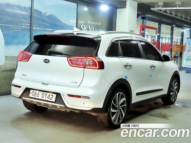 Kia Niro Noblesse — пробег 186 966 км — фото 2 из 5