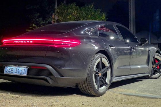 Porsche Taycan 4S — пробег 14 900 км — фото 1 из 5