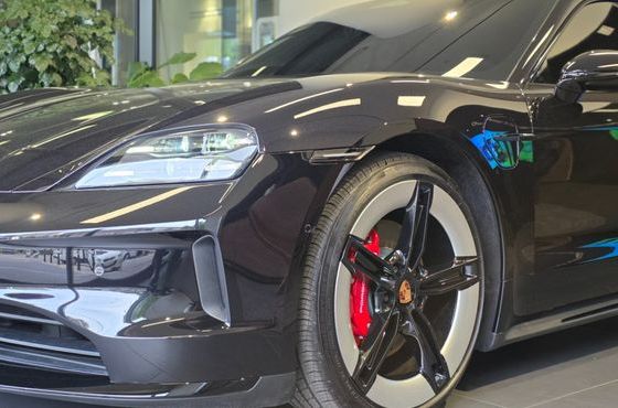 Porsche Taycan 4S — пробег 14 900 км — фото 4 из 5