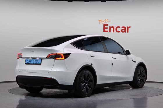 Tesla Model Y RWD — пробег 43 272 км — фото 2 из 5