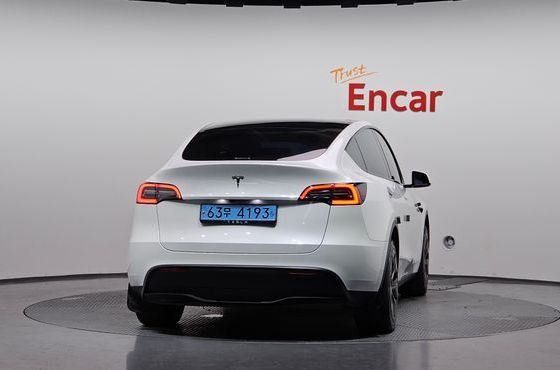 Tesla Model Y RWD — пробег 43 272 км — фото 4 из 5