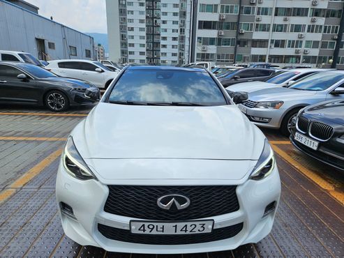 Infiniti Q30 2.0 Premium — пробег 61 092 км — фото 1 из 5