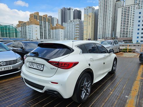 Infiniti Q30 2.0 Premium — пробег 61 092 км — фото 4 из 5
