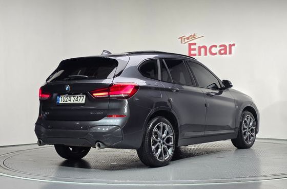 BMW X1 xDrive 20i M Sport — пробег 42 514 км — фото 2 из 5