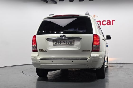 Kia Carnival LIMITED Limousine 9-seater — пробег 273 340 км — фото 4 из 5