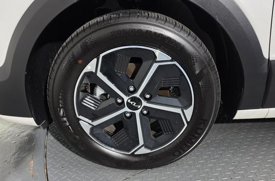 Kia Niro Prestige — пробег 7 852 км — фото 5 из 5