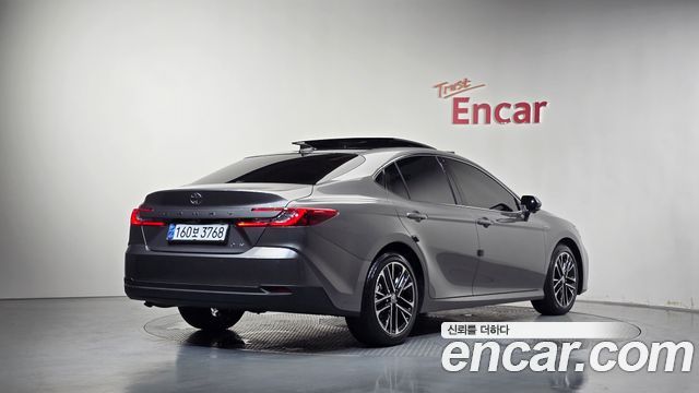 Toyota Camry 2.5 XLE Premium Hybrid — пробег 3 271 км — фото 2 из 5