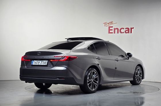 Toyota Camry 2.5 XLE Premium Hybrid — пробег 3 271 км — фото 2 из 5