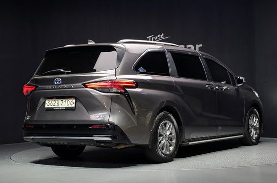 Toyota Sienna 2.5 Hybrid AWD — пробег 51 377 км — фото 2 из 5