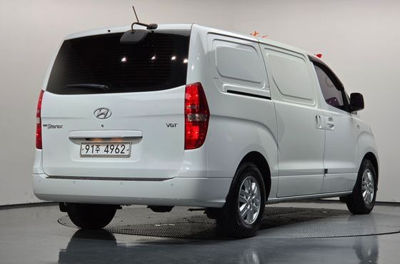 Hyundai Starex Van 3-Seater Smart — пробег 94 806 км — фото 2 из 5