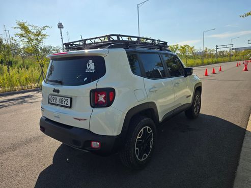 Jeep Renegade 2.0 Diesel Tailhawk AWD — пробег 96 400 км — фото 2 из 5