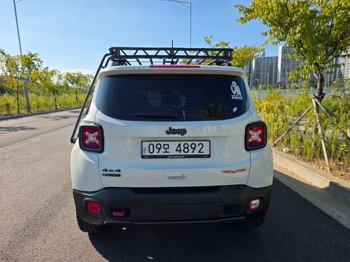 Jeep Renegade 2.0 Diesel Tailhawk AWD — пробег 96 400 км — фото 4 из 5