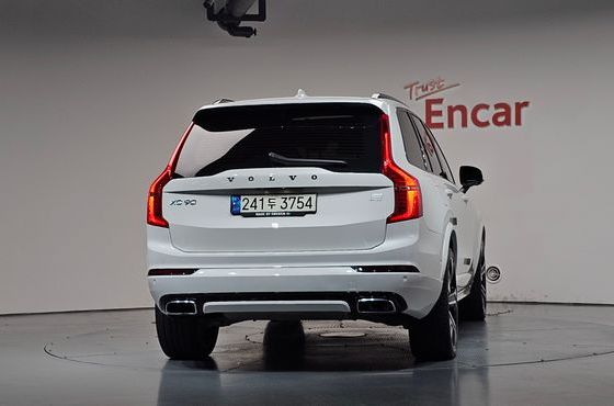 Volvo XC90 T8 R-Design Hybrid — пробег 49 878 км — фото 4 из 5