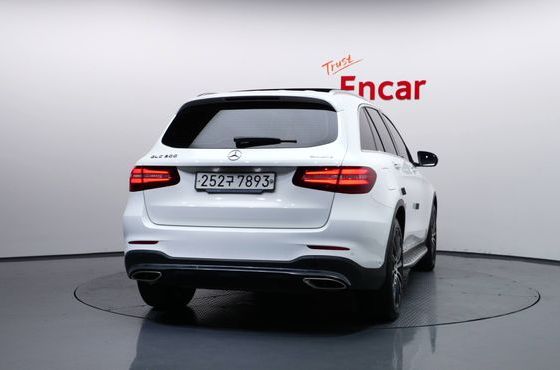 Mercedes-Benz GLC-Class GLC300 4MATIC AMG Line — пробег 84 368 км — фото 4 из 5
