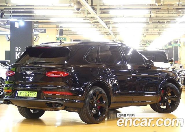 Bentley Bentayga 4.0 V8 Base — пробег 2 200 км — фото 3 из 5