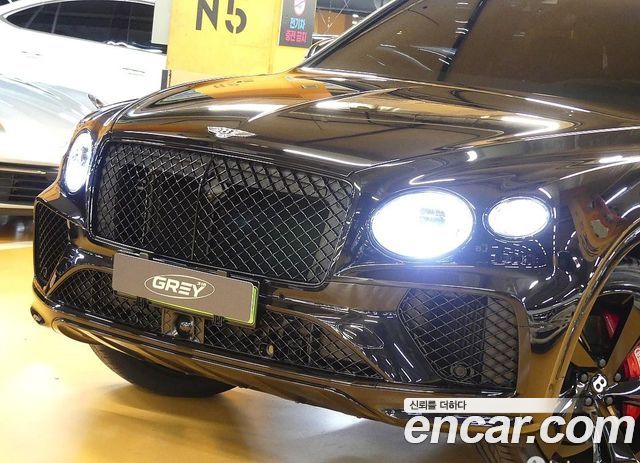 Bentley Bentayga 4.0 V8 Base — пробег 2 200 км — фото 4 из 5