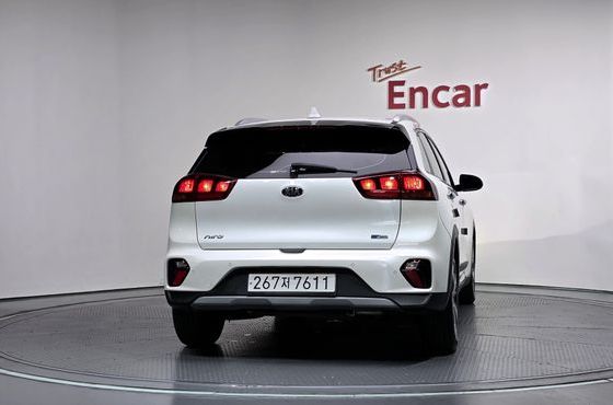 Kia Niro 1.6 HEV Luxury — пробег 91 675 км — фото 4 из 5