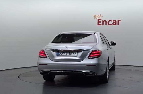 Mercedes-Benz E-Class E220d Exclusive — пробег 96 453 км — фото 4 из 5