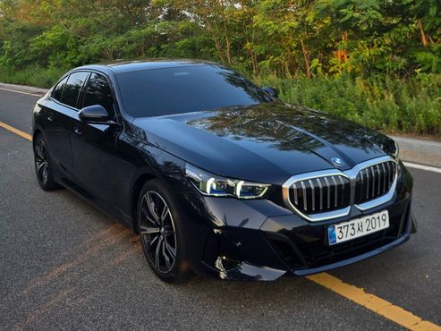 BMW 5-Series 530i xDrive M Sport — пробег 7 000 км — фото 2 из 5