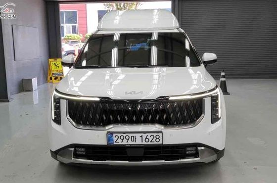 Kia Carnival Gasoline 7-Seater Hi Limousine Signature — пробег 7 335 км — фото 1 из 5
