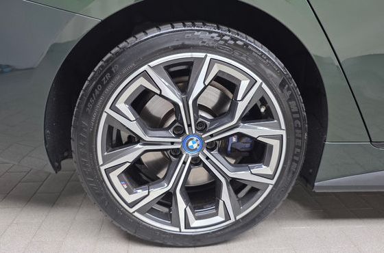 BMW i4 eDrive40 M Sports Pro — пробег 69 577 км — фото 5 из 5