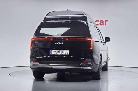 Kia Carnival HEV 4Seater Hi-Limousine (Special) — пробег 18 582 км — фото 4 из 5