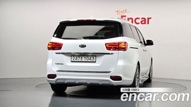 Kia Carnival из Кореи Encar
