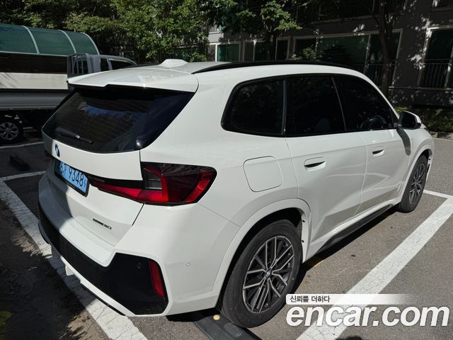 BMW iX1 eDrive 20 M Sport — пробег 399 км — фото 2 из 5
