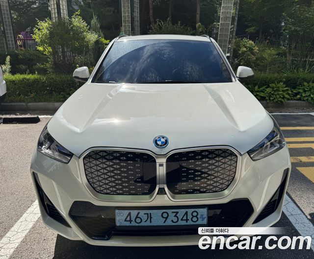 BMW iX1 eDrive 20 M Sport — пробег 399 км — фото 3 из 5