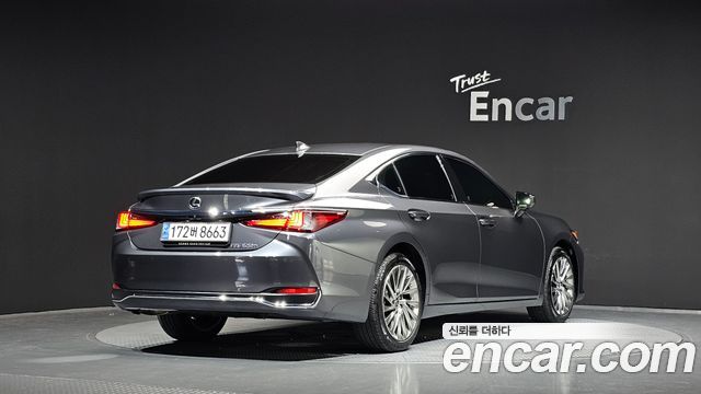 Lexus ES Executive — пробег 15 077 км — фото 2 из 5